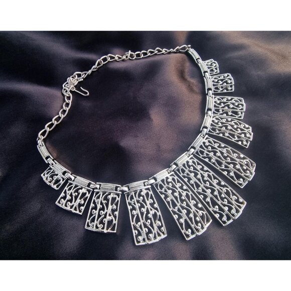 Vintage 1970s-1980s SARAH COVENTRY Silver Tone Bib Necklace Lady Of Spain - Picture 3 of 4